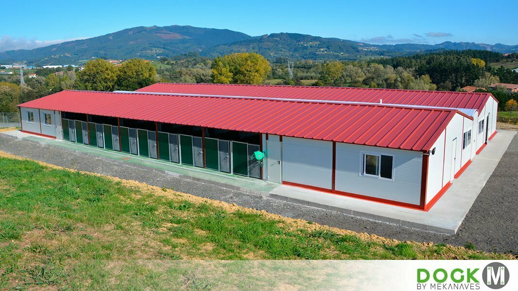 REFUGE CANIN AVEC ENTREPÔT DE MAINTENANCE