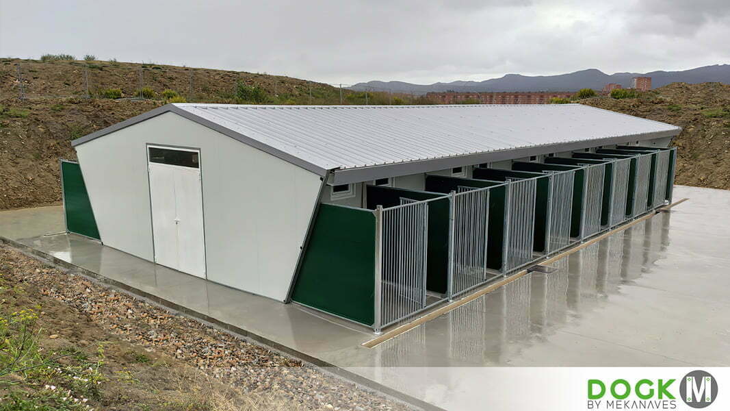 REFUGE CANIN AVEC BOXES INTÉRIEURS ET BOXES EXTÉRIEURS